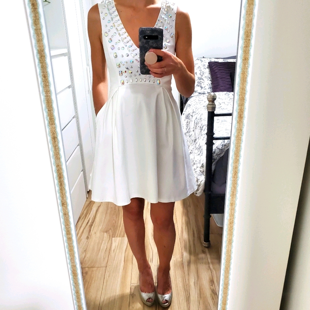 NEW Guess White Dress with Jewels and Pockets - Size S